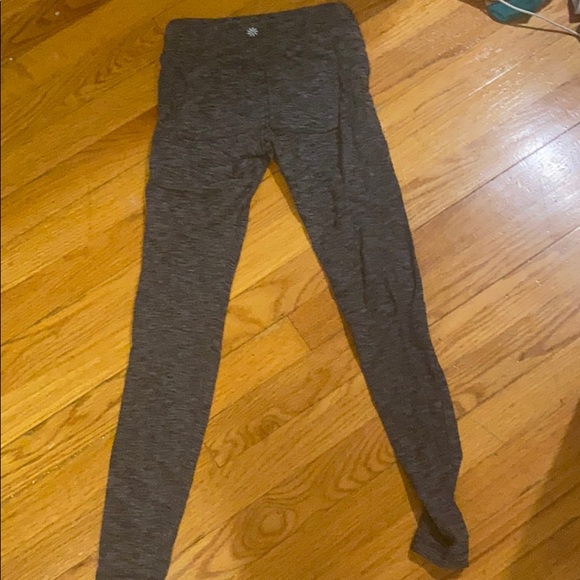 Athlete girl textured grey leggings - Picture 2 of 3
